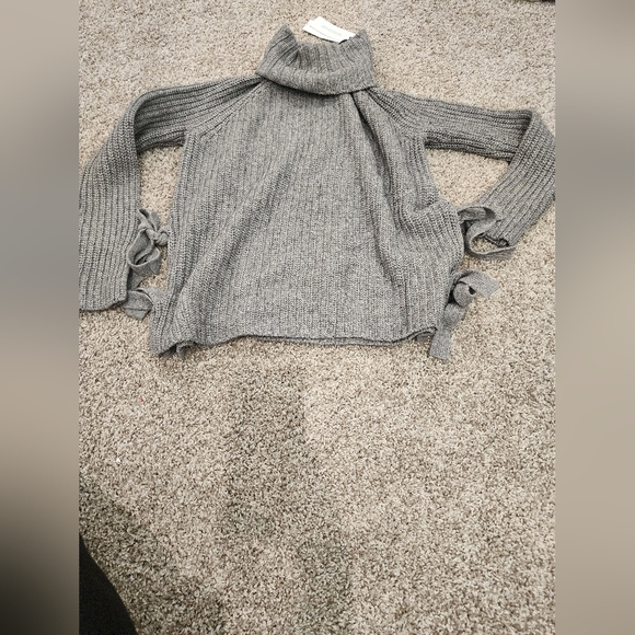NWT UGG turtleneck - Picture 3 of 5